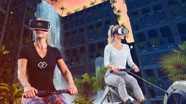 Vr фитнес. Виртуальная реальность фитнес. VR очки фитнес. VR тренажер промышленность. Игрок в виртуальной реальности.