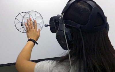Летающие дроны способны симулировать гаптические ощущения в VR