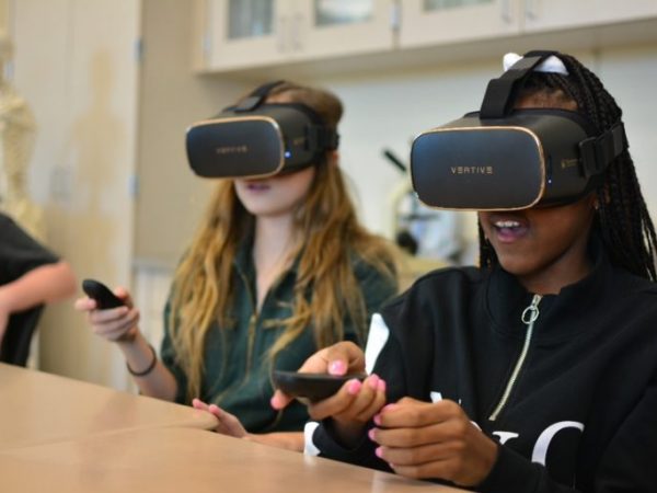 DPVR совместно с Veative предоставляет образовательные решения в VR для студентов STEM
