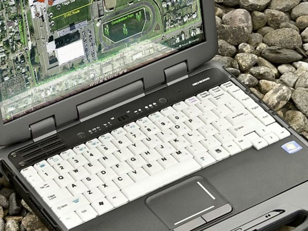 Геймер дал вторую жизнь военному ноутбуку — и использует его для игр