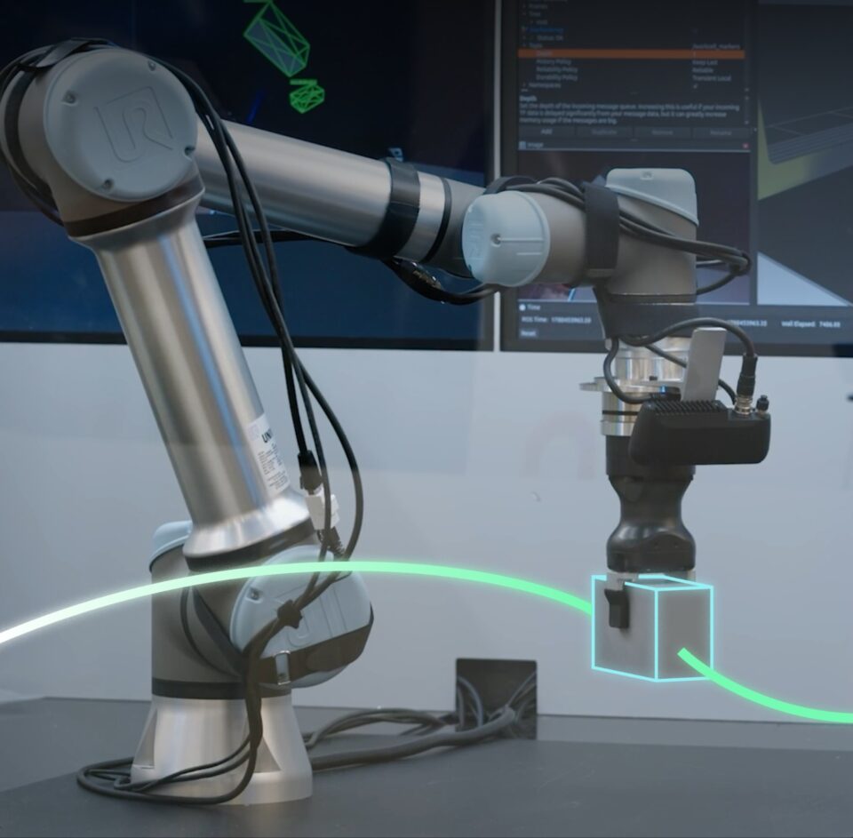 Intrinsic utilise FoundationPose pour la reconnaissance transparente d'objets dans sa solution Open Machine Tending.